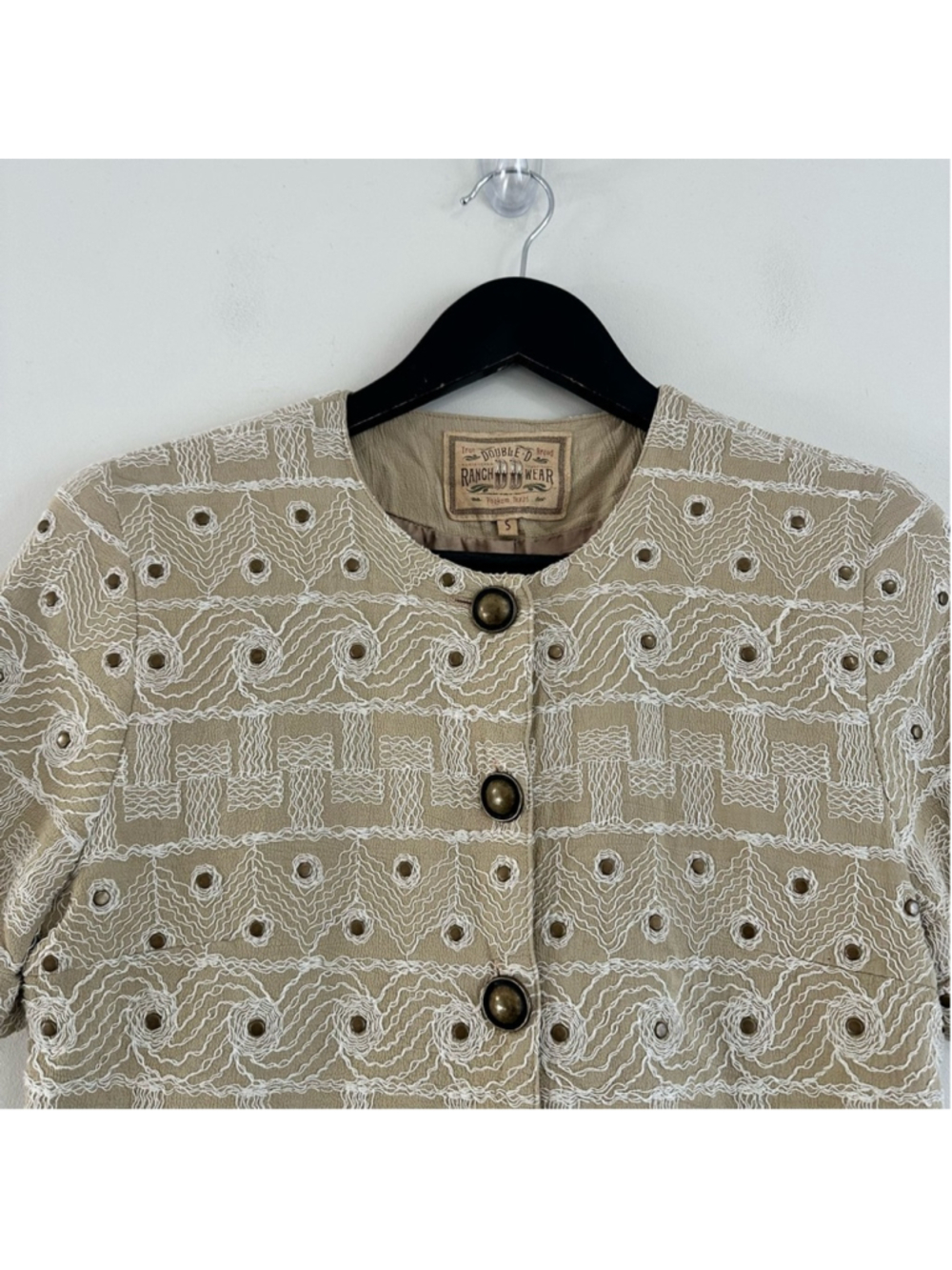 Double D Ranch Beige Textured Embroidered Buttoned Top Small - Picture 6 of 11